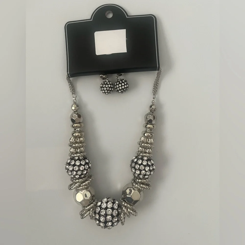 Paparazzi  Zi Collection Silver Beaded Necklace with matching earrings NWT - Picture 3 of 4